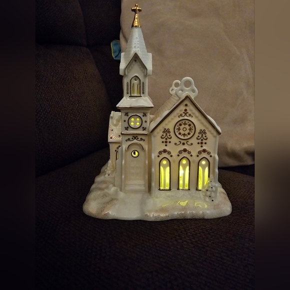 2007 Lenox Village Treasures Collection Mistletoe Park Series Village Church - Picture 6 of 6